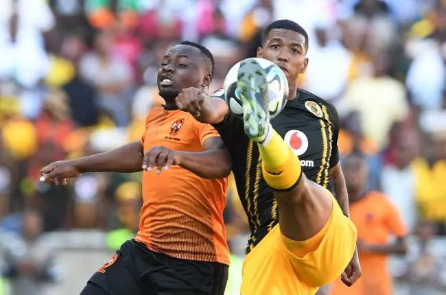 Rushwin Dortley défenseur central Kaizer Chiefs en duel Betway Premiership 2025