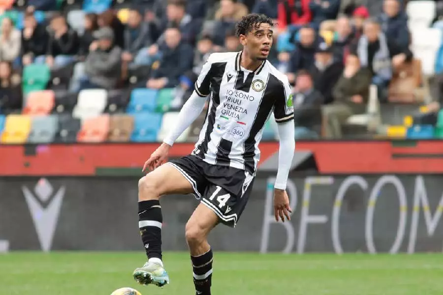 Arthur Atta milieu de l'Udinese Calcio d'origine béninoise élu révélation Serie A avril 2026 — Premier League à l'affût mercato été