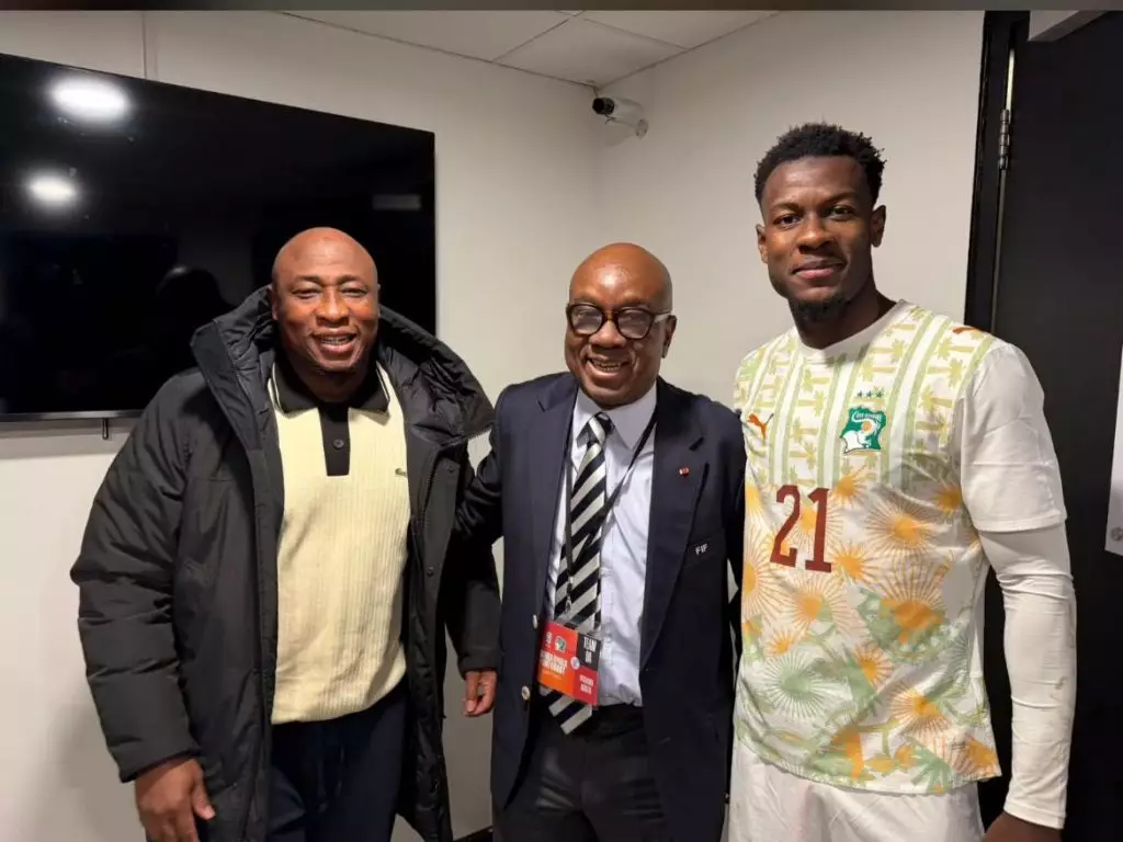 Evan Ndicka défenseur central de l'AS Roma et de la Côte d'Ivoire saison 2025-2026
