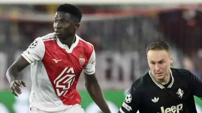 Lamine Camara Monaco 50 sélections Sénégal à 22 ans, Newcastle devance Liverpool en mai 2026