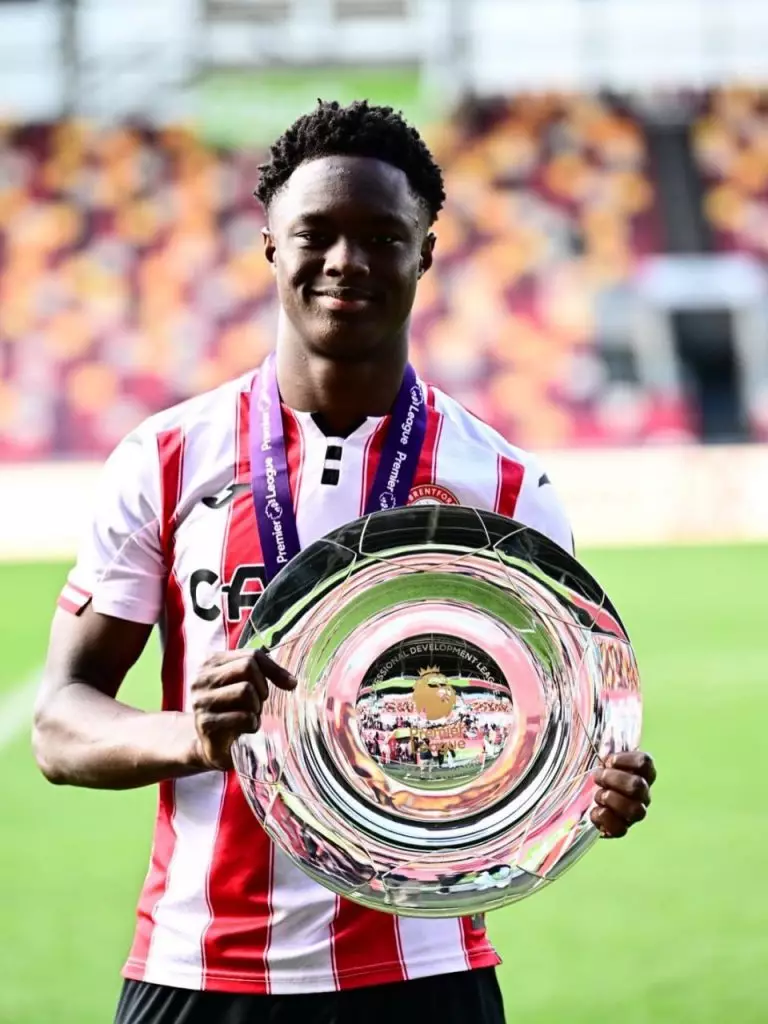 Michel Boni en action avec les U21 de Brentford en Premier League 2