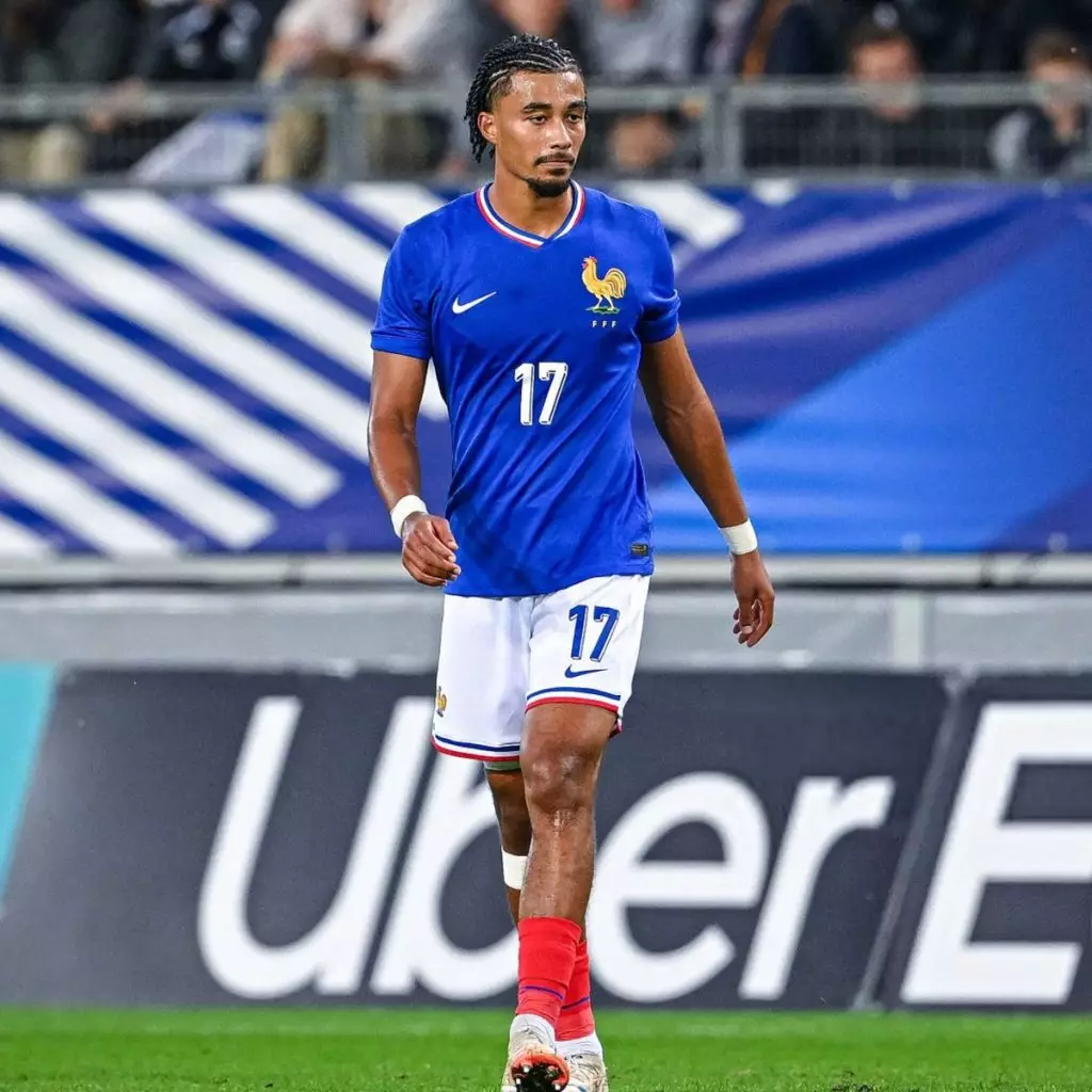 Nathan Zézé milieu défensif gaucher de 20 ans Neom Saudi Pro League 2025-26 avant transfert Premier League Crystal Palace Bournemouth
