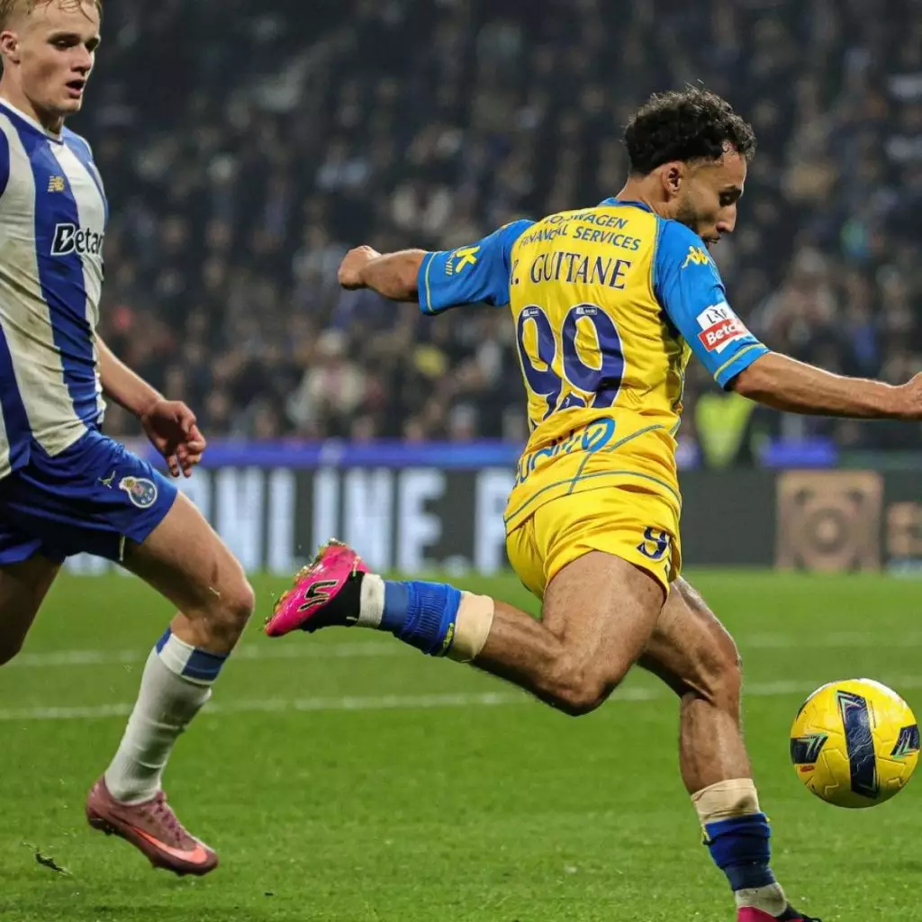 Rafik Guitane Séville mercato : ailier Estoril valorisé 4 M€ TM père algérien mère marocaine 2026