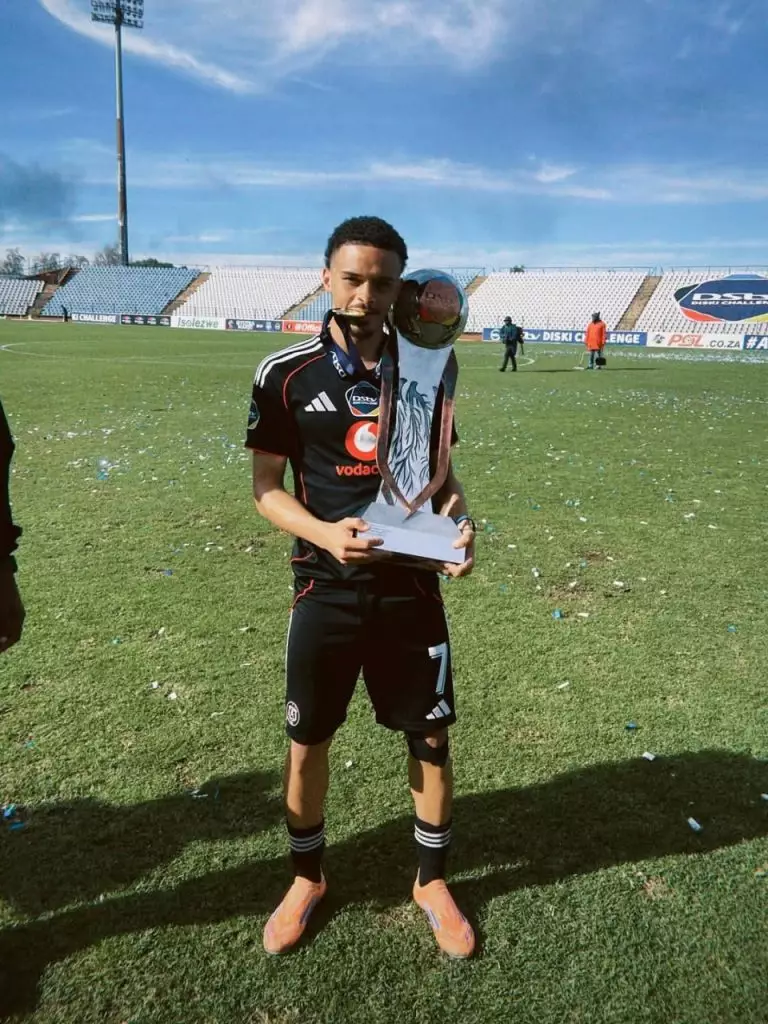 Mpho Phopho Padime Orlando Pirates DDC champion 2026 — académie Buccaneers couronnée face à Mamelodi Sundowns Dobsonville Stadium
