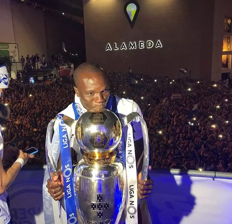 Vincent Aboubakar départ Neftçi : 11 titres Porto Beşiktaş CAN 2017 valorisé 700k€ été 2026
