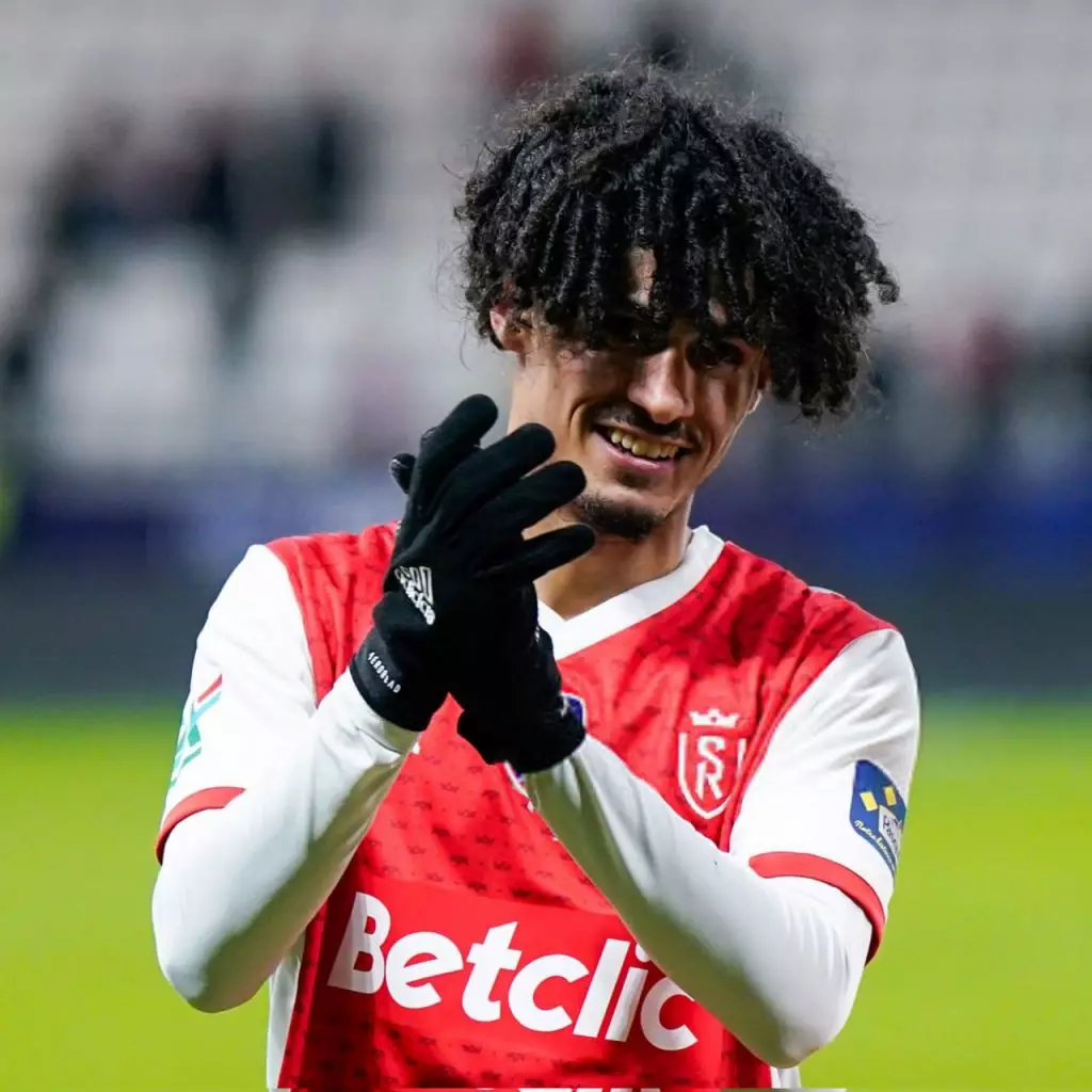 Sa valeur marchande est estimée à 2 millions d'euros sur Transfermarkt — bien en dessous du prix de l'option d'achat de Reims (5 M€), signe que le FC Nantes a fixé un tarif de protection pour son investissement.