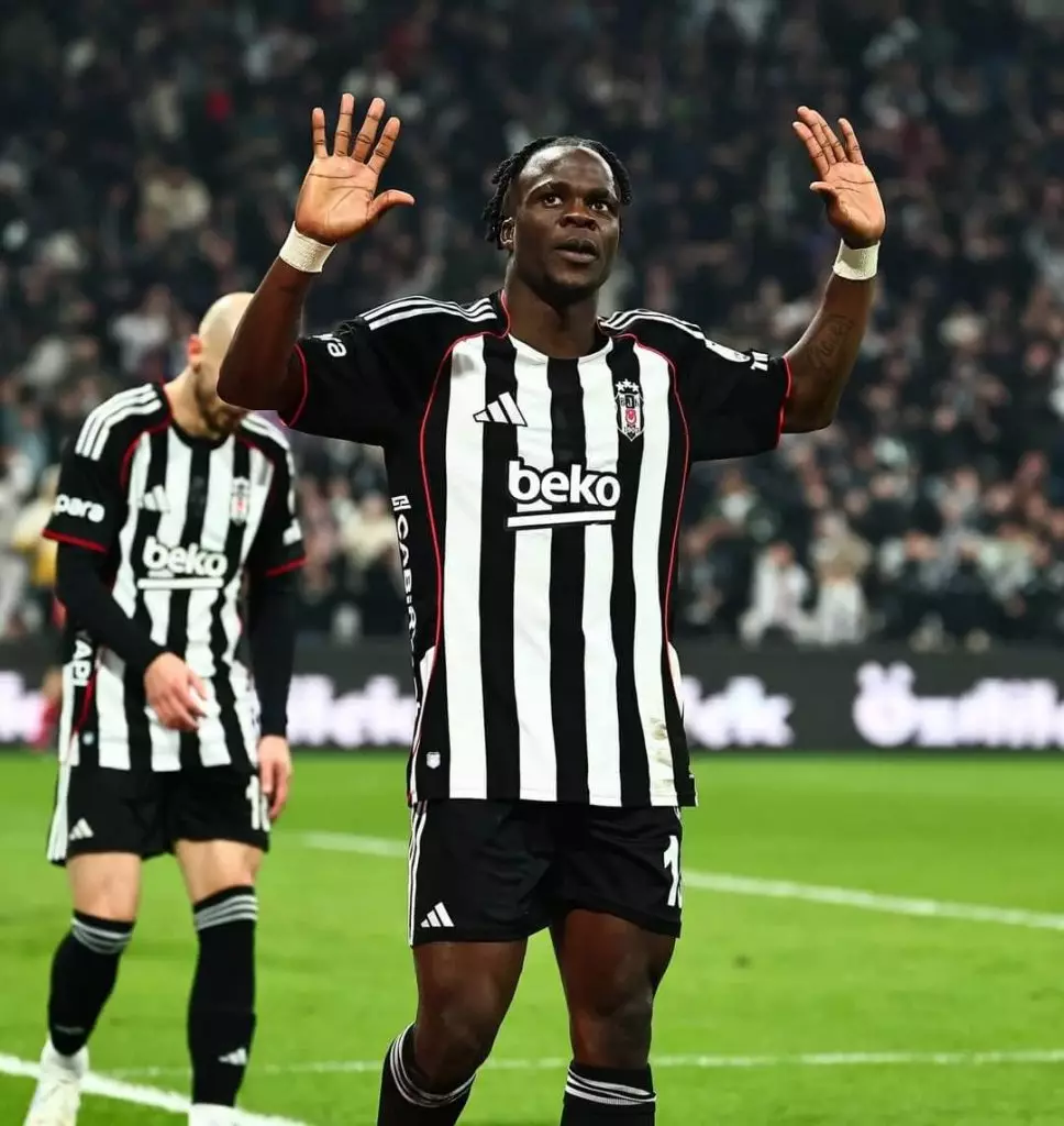Junior Olaitan sous le maillot de Beşiktaş lors de la saison 2025-2026
